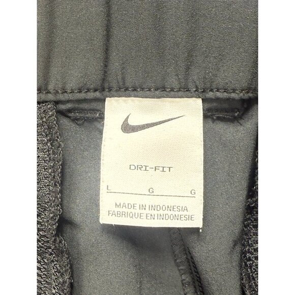 Womens Shorts - Picture 3 of 9